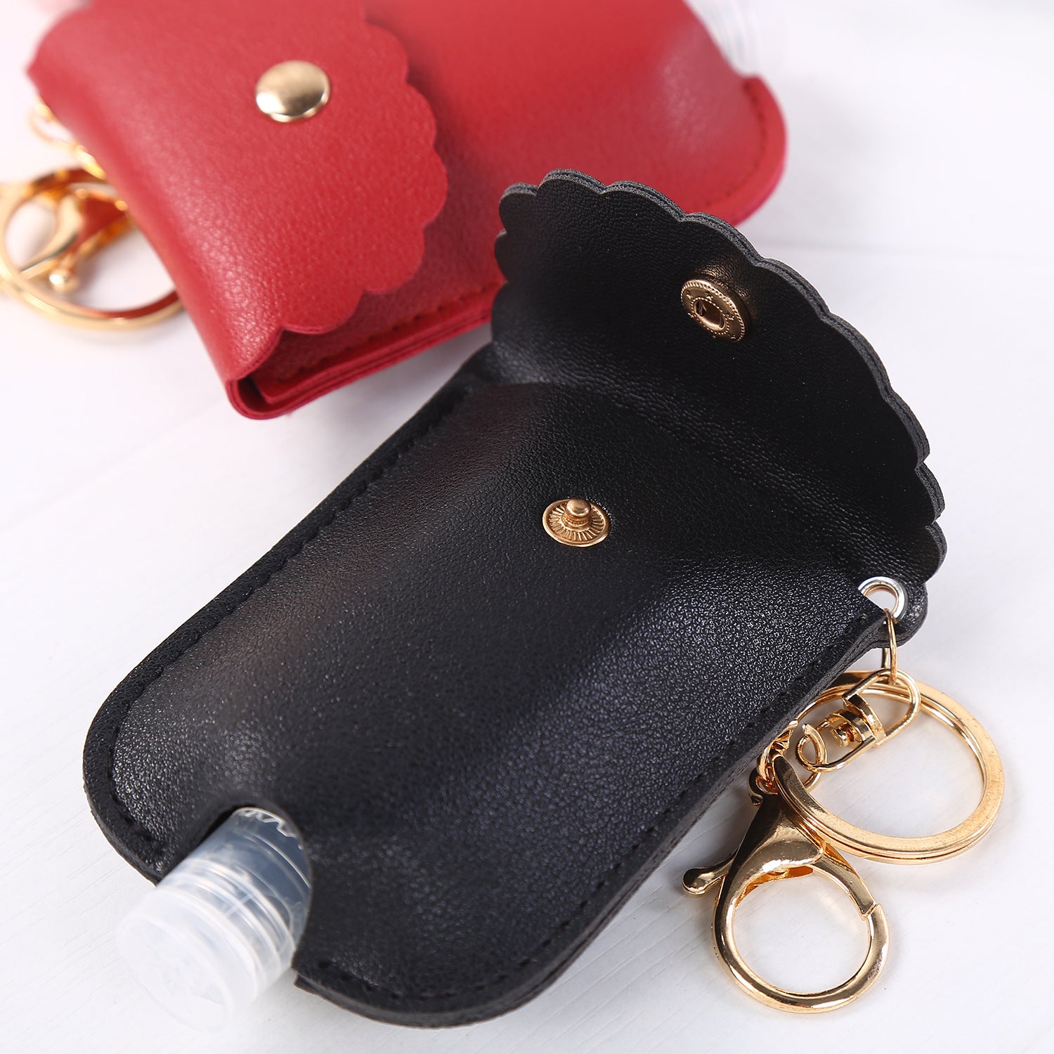 Venta al por mayor portátil saliente desinfectante de manos Funda de cuero PU llavero